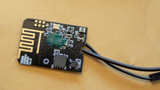 I denne chip er der blandt andet Bluetooth, som kan sende data til en nærliggende smartphone, der kan sende lydoptagelserne videre til skyen.  <i>Foto: Martél Andersen</i>