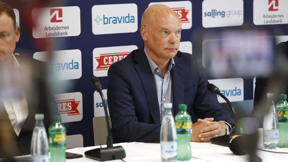 AGF skal med en attraktiv spillestil op blandt landets seks bedste fodboldhold i Danmark, siger Uwe Rösler, som blev præsenteret for pressen tirsdag. <i>Mikkel Berg Pedersen/Ritzau Scanpix</i>