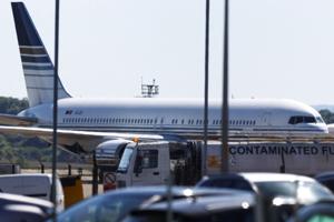 Måske kun seks asylansøgere om bord på fly til Rwanda