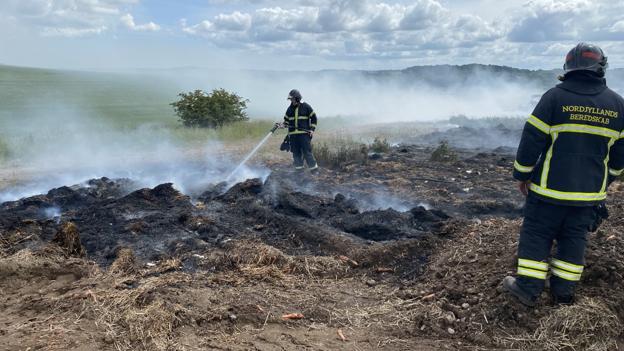 En traktor og en tønder land er brændt af onsdag 15. juni 2022 <i>Foto: Martel Andersen</i>
