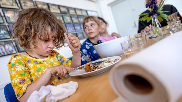 Det er et af ugens højdepunkter, når der onsdag er mormor-mad på menuen. <i>Foto: Lars Pauli</i>