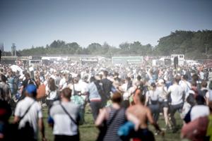 Tusindvis sælger billetter til udsolgt Roskilde Festival