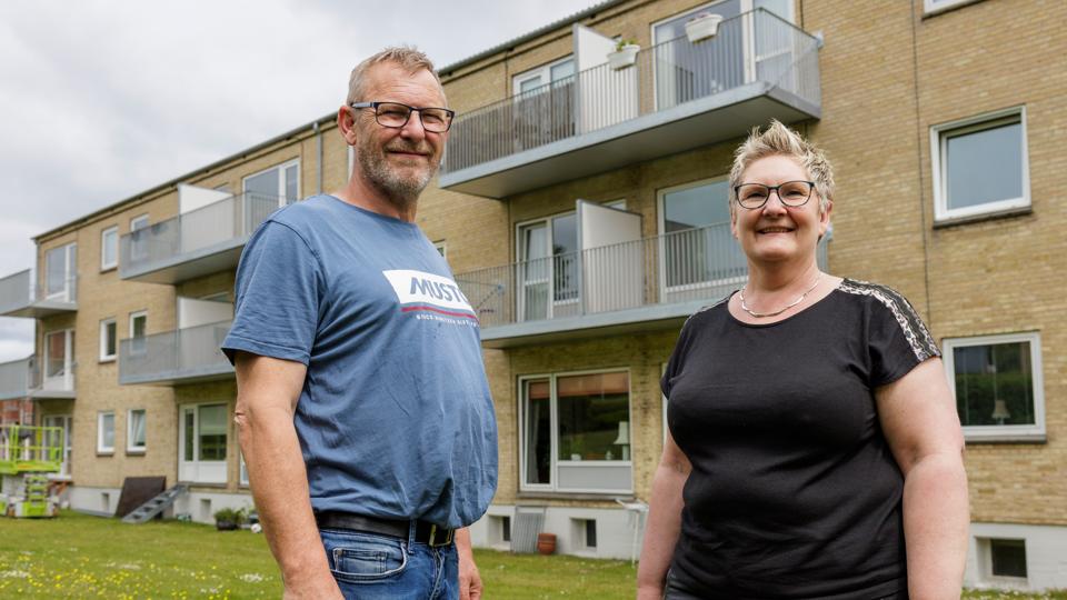 Mette og Jan Lildal, Vestbjerg Smede- og Maskinværksted, har endelig fået tilladelse til at sætte en række af altaner op på Provstejorden i Aalborg - efter lang tids tovtrækkeri med Aalborg Kommune. <i>Foto: Henrik Bo</i>