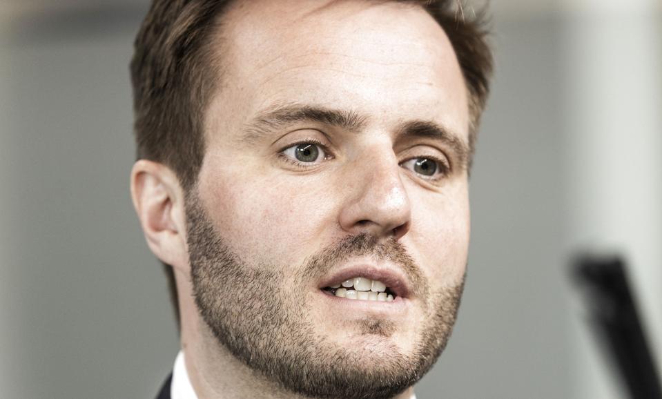 - Der er brug for et politisk opgør mod den måde at låne penge ud på, så det håber jeg at kunne samle et politisk flertal i Folketinget for, siger erhvervsminister Simon Kollerup (S). <i>Ólafur Steinar Rye Gestsson/Ritzau Scanpix</i>