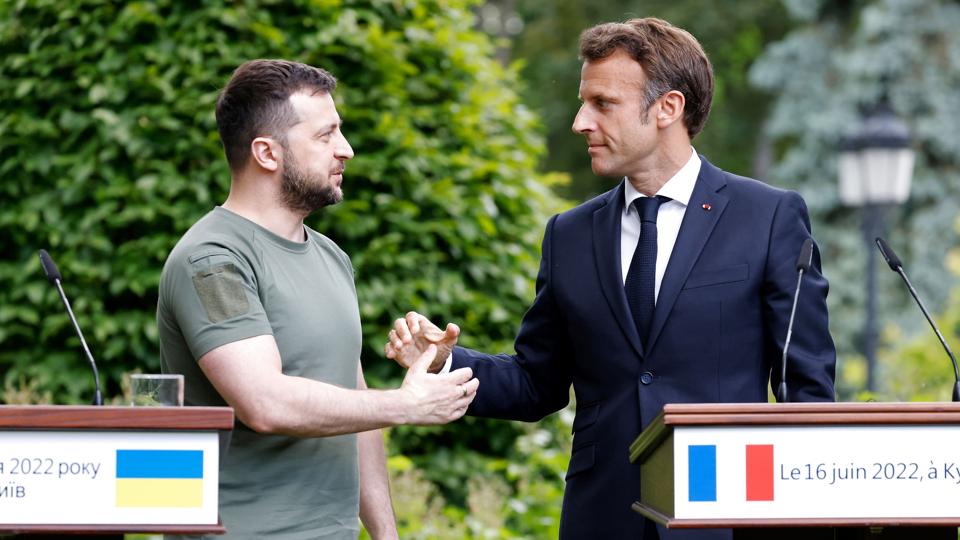 Frankrigs præsident, Emmanuel Macron, ønsker sammen med Tyskland og Italien, at Ukraine "øjeblikkeligt" får status af EU-kandidatland. <i>Ludovic Marin/Ritzau Scanpix</i>