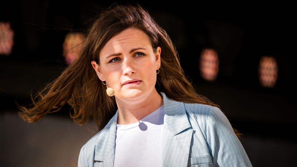 Politisk leder for Enhedslisten, Mai Villadsen, holder partiledertale på Hovedscenen på Folkemødet i Allinge. <i>Ida Marie Odgaard/Ritzau Scanpix</i>