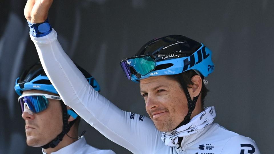 Jakob Fuglsang er seks sekunder fra den samlede førsteplads i Schweiz Rundt før de tre sidste etaper. <i>Eric Lalmand/Ritzau Scanpix</i>