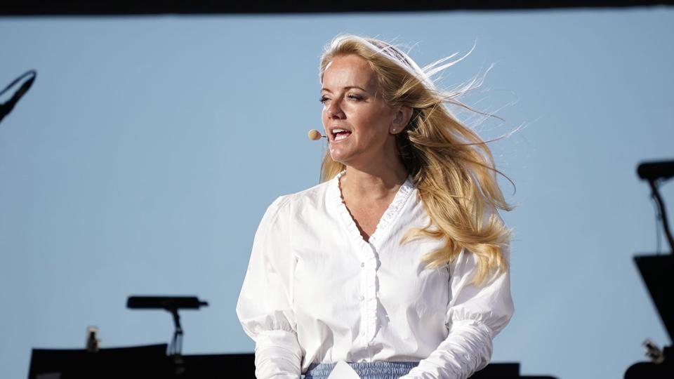 Formand for Nye Borgerlige, Pernille Vermund, holder partiledertale på Hovedscenen på Folkemødet i Allinge. <i>Ida Marie Odgaard/Ritzau Scanpix</i>