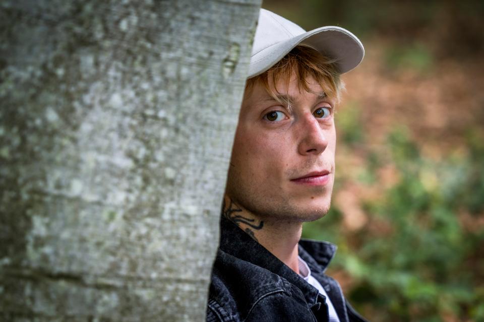 Maciek Oleksy har kvittet stjernerestauranter i København for at komme til Skagen og samle urter og lave enkel mad. Nu involverer han og andre sig yderligere i byens udvikling. <i>Foto: Martél Andersen</i>