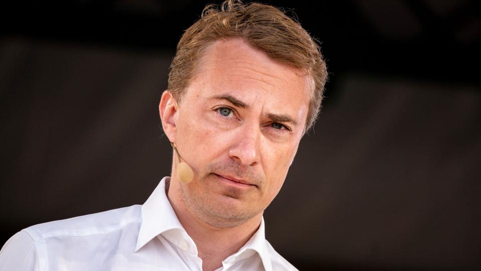 Formand for Dansk Folkeparti, Morten Messerschmidt, holder partiledertale på Hovedscenen på Folkemødet i Allinge, torsdag den 16. juni 2022. (Foto: Ida Marie Odgaard/Ritzau Scanpix) <i>Ida Marie Odgaard/Ritzau Scanpix</i>