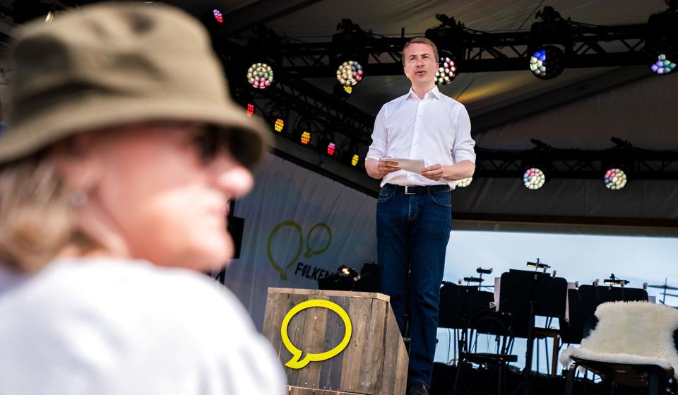 Formand for Dansk Folkeparti, Morten Messerschmidt, holder partiledertale på Hovedscenen på Folkemødet i Allinge. <i>Ida Marie Odgaard/Ritzau Scanpix</i>