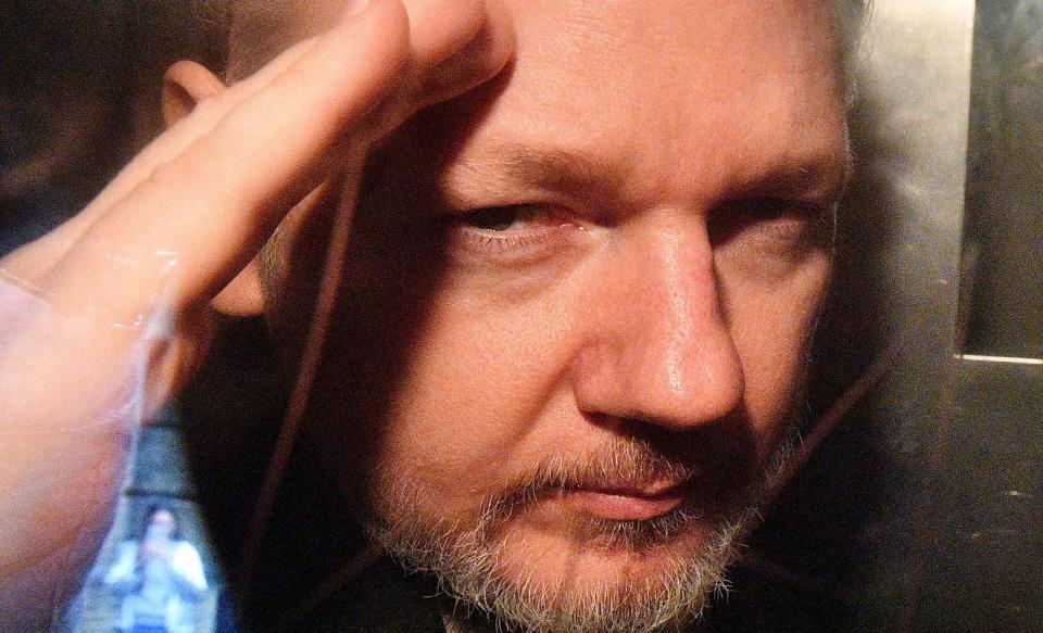 Den britiske indenrigsminister, Priti Patel, har givet grønt lys til at udlevere grundlæggeren af WikiLeaks, Julian Assange, til USA.
En britisk domstol afgjorde i april, at den britiske regering skulle træffe beslutningen om, hvorvidt Assange skulle udleveres til USA. (Arkivfoto) <i>Daniel Leal/Ritzau Scanpix</i>
