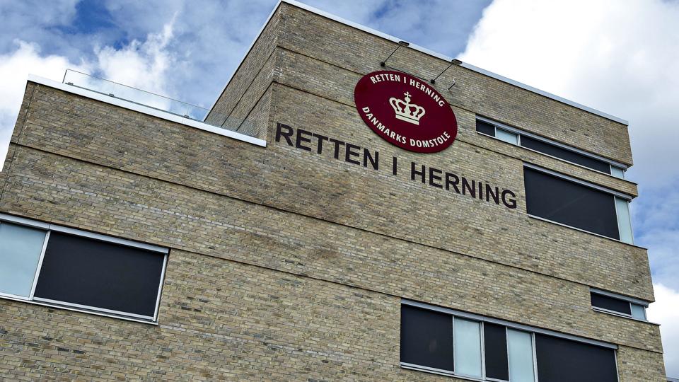 Retten i Herning har idømt tre mænd fængselsstraffe på ni, otte og seks års fængsel for blandt andet drabsforsøg, da de i marts 2021 overfaldt en da 21-årig mand i Herning. (Arkivfoto). <i>Henning Bagger/Ritzau Scanpix</i>