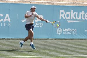 Nadal giver sig selv en chance for at spille Wimbledon