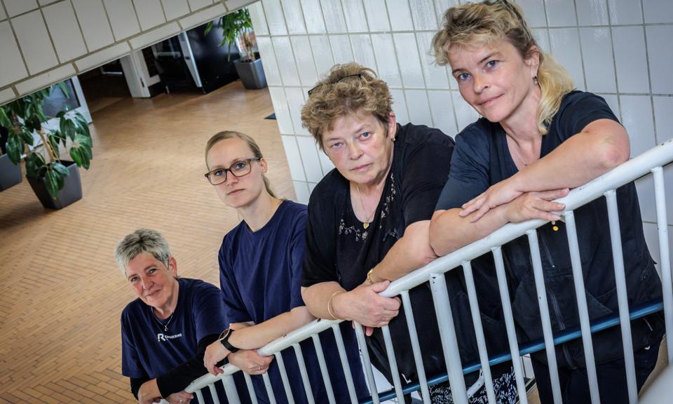 Jammerbugt Kommune har udliciteret deres rengøring og det har affødt urimelige vilkår, mener rengøringsmedarbejdere, som nu har skrevet et åbent brev til kommunalbestyrelsen. Nu vil SF og Socialdemokratiet i Jammerbugt Kommune have undersøgt forholdene. <i>Foto: Martin Damgård</i>
