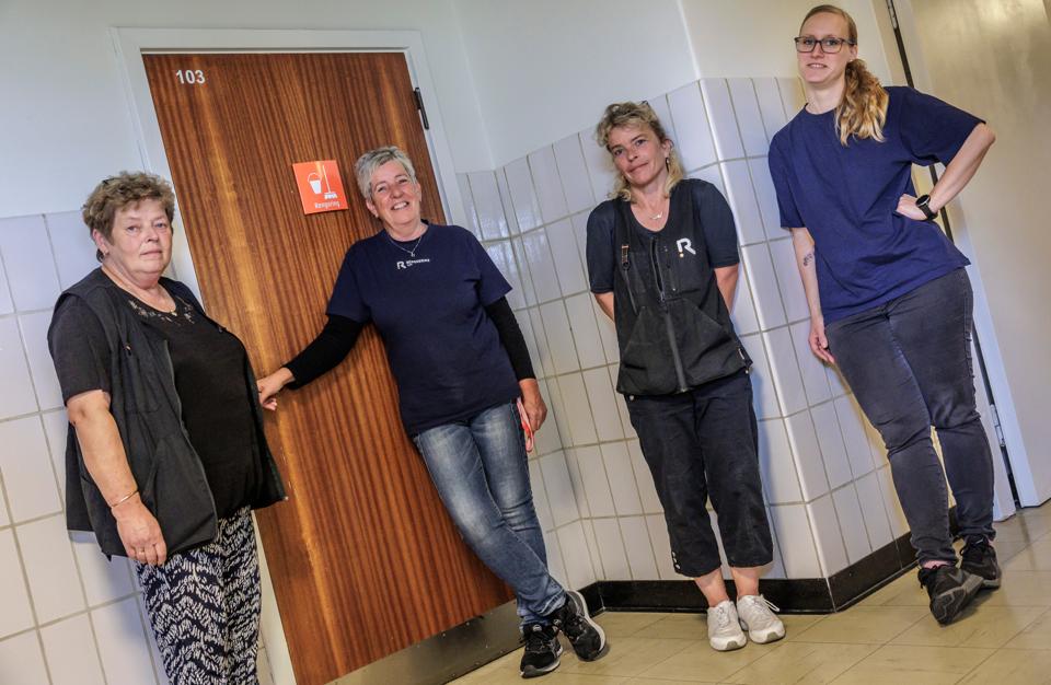 Helle Madsen, Dorthe Poulsen, Ann Christensen og Louise Kær Nielsen stod alle fire som afsendere på et åbent brev, som kommunalbestyrelsen modtog midt i juni. Nu har Louise Kær Nielsen fået en fyreseddel grundet i samarbejdsvanskeligheder. <i>Foto: Martin Damgård</i>