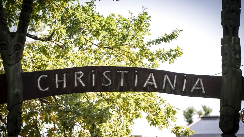 Sidste efterår fejrede Christiania 50 års fødselsdag. Politiet melder om et godt samarbejde med den del af Christiania, som ikke omfatter Pusher Street. Her opererer banderne. (Arkivfoto). <i>Mads Claus Rasmussen/Ritzau Scanpix</i>