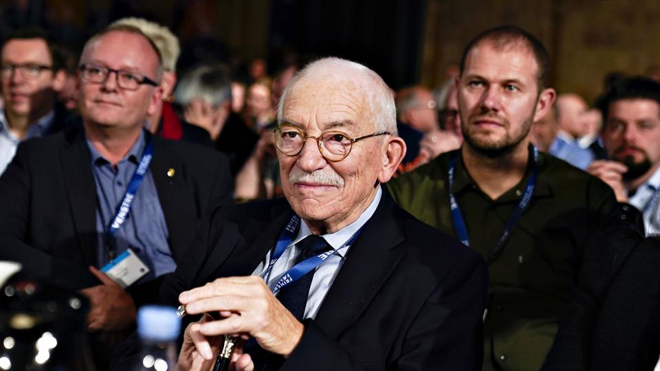 Uffe Ellemann-Jensen, der her ses ved Venstres landsmøde i 2019, er lørdag aften kort før midnat sovet ind. (Arkivfoto.) <i>Henning Bagger/Ritzau Scanpix</i>