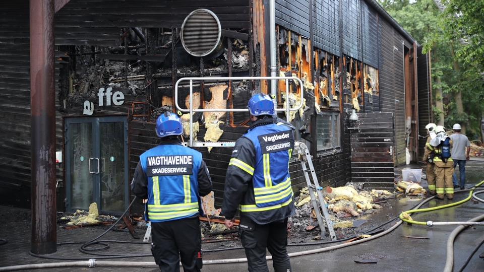 Brandvæsenet og Københavns Politi har mandag spærret en del af Zoologisk Have på Frederiksberg af efter en brand tidlig mandag morgen. <i>Presse-Fotos.dk/Ritzau Scanpix</i>