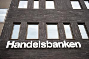 Jyske Bank køber Handelsbankens danske del
