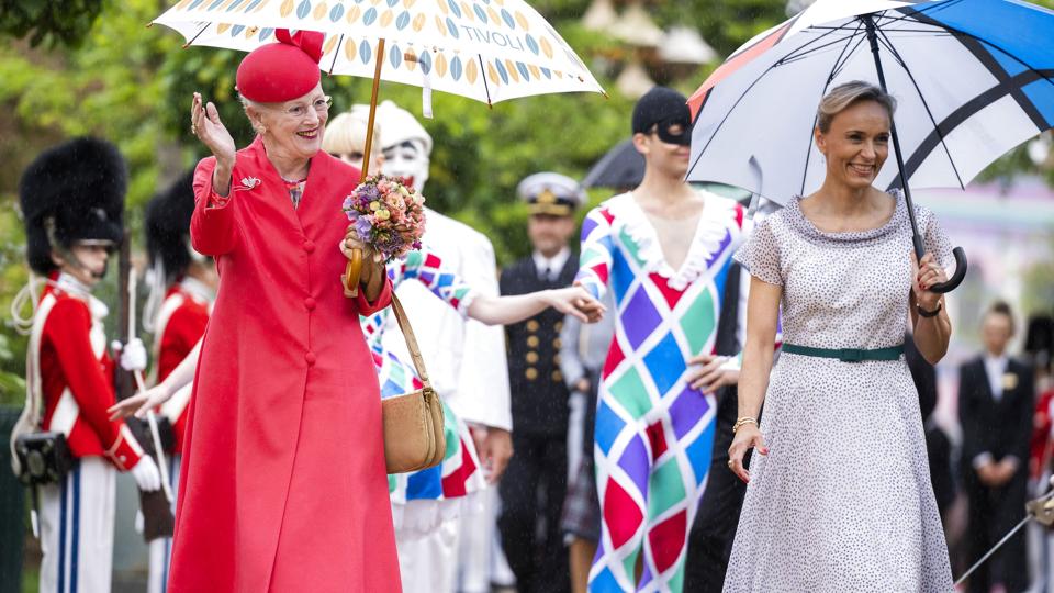 Tivoli havde i slutningen af maj besøg af Dronning Margrethe i anledningen af hendes 50 års regentjubilæum. Til højre ses Tivolis administrerende direktør, Susanne Mørch Koch. (Arkivfoto). <i>Martin Sylvest/Ritzau Scanpix</i>