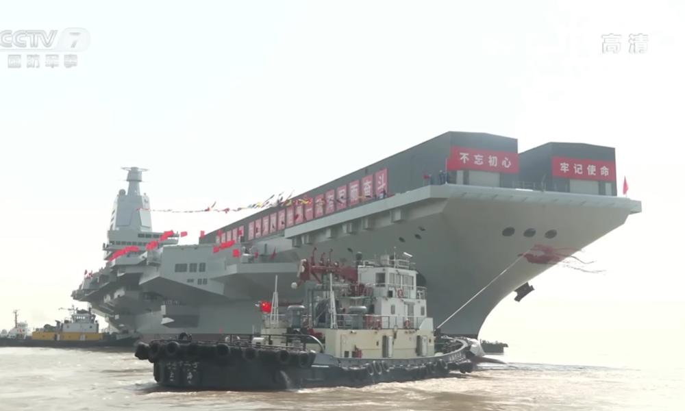 Det 316 meter lange kinesiske hangarskib Type-003 'Fujian' er netop søsat.