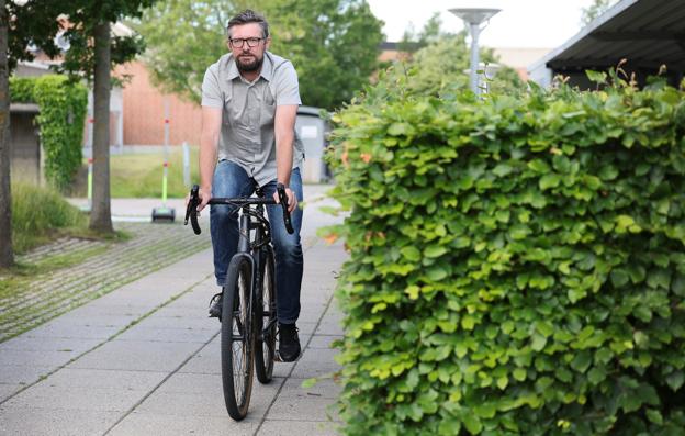 - Efter jeg er blevet ældre, er jeg begyndt at sætte mere pris på naturen, og der er Nordjylland jo velsignet, siger Martin Bak, der er glad for at bruge naturen aktivt til at løbe og cykle.  <i>Foto: Bente Poder</i>