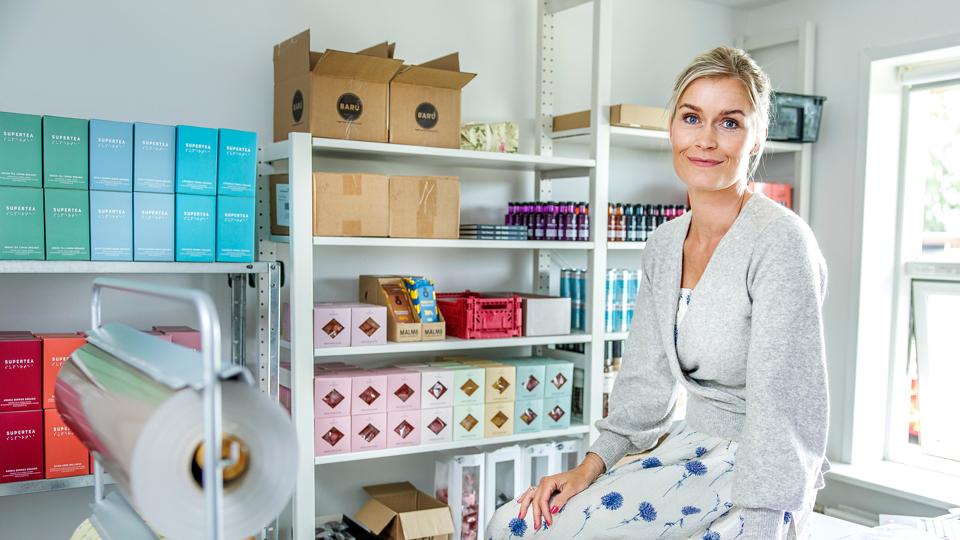 Louise Borup, indehaver af web-shoppen forkael.dk, har været gennem flere barske oplevelser de senere år - alligevel er hun lykkelig og taknemmelig for sit liv - og den sygdom, der har ramt hende, får ikke lov at bestemme hendes retning. <i>Foto: Torben Hansen</i>
