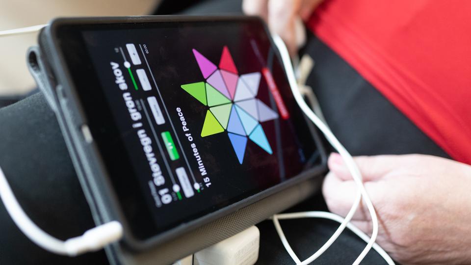 Musik fra appen "Musikstjernen" bruges nu som behandling mod depression. Det forbedrer nattesøvnen, viser nordjysk forskning. <i>Foto: Lene Pedersen/Region Nordjylland</i>