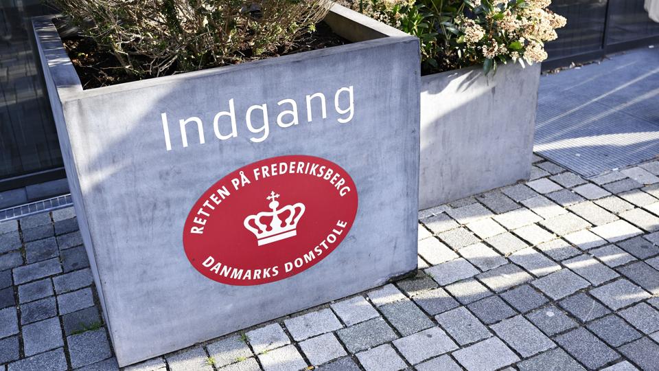 En 42-årig mand blev mandag eftermiddag fremstillet i grundlovsforhør i Retten på Frederiksberg. Han sigtes for bedrageri for mindst 307 millioner kroner, men nægter sig skyldig. (Arkivfoto). <i>Philip Davali/Ritzau Scanpix</i>