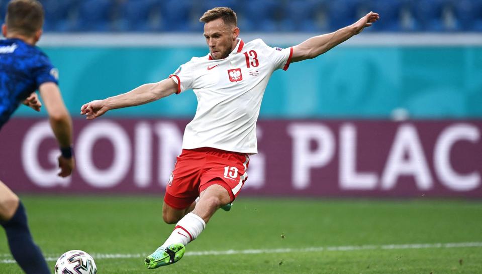 Maciej Rybus - her under sidste sommers EM - kommer ikke med til VM i Qatar. (Arkivfoto). <i>Kirill Kudryavtsev/Ritzau Scanpix</i>