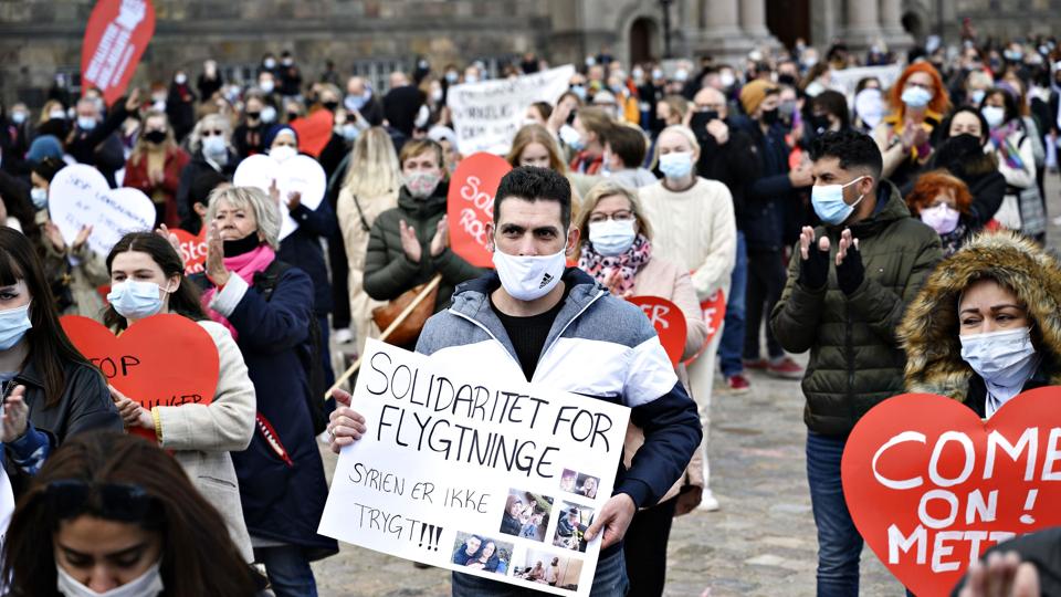 Udvisning af syriske flygtninge har ledt til demonstrationer foran Christiansborg Slotsplads, fordi der er uenigheder om, hvorvidt landet er sikkert nok til, at flygtninge bør sendes tilbage. (Arkivfoto). <i>Philip Davali/Ritzau Scanpix</i>
