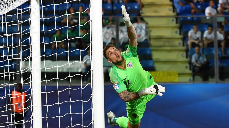 Josip Posavec har spillet 16 U21-landskampe for Kroatien. Her ses målmanden i en kamp mod Frankrig under U21-EM i 2019 i San Marino. (Arkivfoto). <i>Andreas Solaro/Ritzau Scanpix</i>
