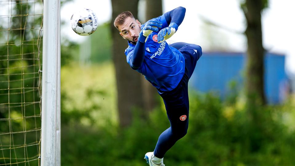 Josip Posavec fra Hajduk Split kan skifte til AaB kvit og frit. <i>Foto: Torben Hansen</i>