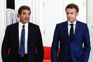 Macron afviser at lade sin premierminister gå af