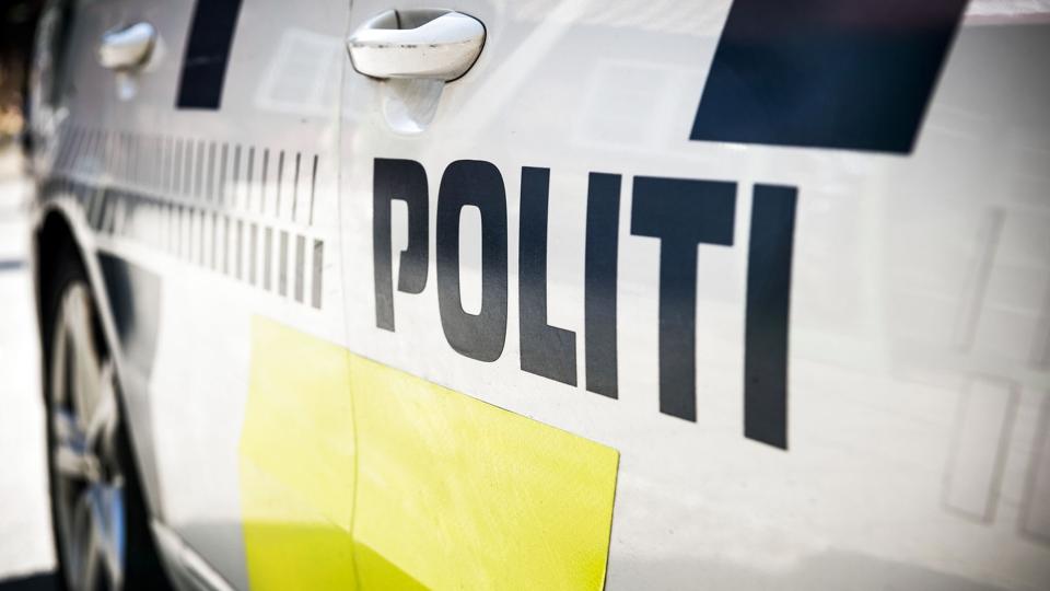 Nordsjællands Politi rykkede tirsdag eftermiddag ud til en ulykke i Nordsjælland. En 48-årig kvinde er kommet alvorligt til skade. Et lille barn er også bragt på hospitalet. (Arkivfoto). <i>Ida Marie Odgaard/Ritzau Scanpix</i>