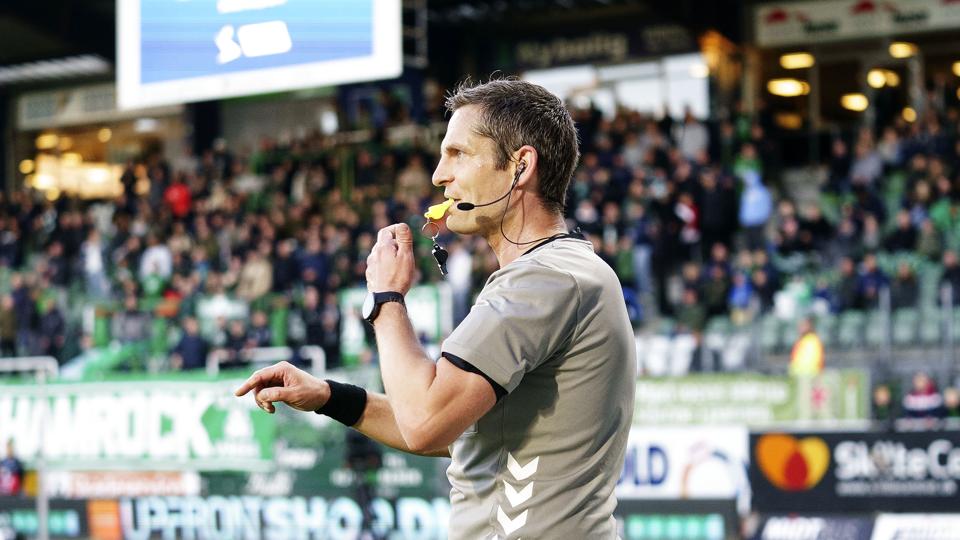 Anders Poulsen (billedet) stopper som dommer i Superligaen, hvilket giver plads til Jacob Karlsen. (Arkivfoto) <i>Bo Amstrup / Ritzau Scanpix/Ritzau Scanpix</i>