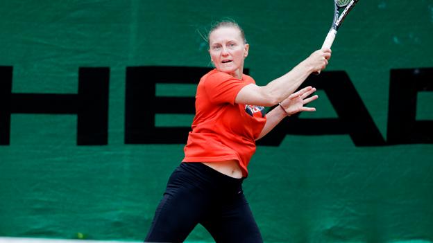 I 1990'erne spillede Dominika Olszewska tennis på professionelt plan og var oppe som nummer 625 i verden som single og 353 i double. I dag bor hun i Kaas i Jammerbugt Kommune og skal i det nye år repræsentere Aalborg Tennisklub i Elitedivisionen. <i>Arkivfoto: Torben Hansen</i>