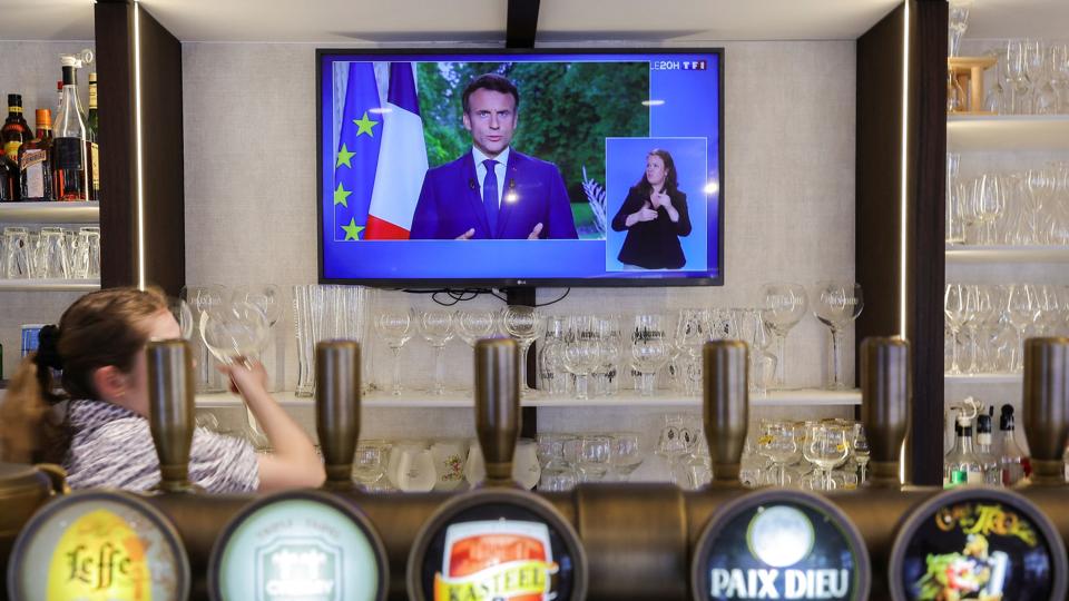 I en tv-tale henvendte Emmanuel Macron sig onsdag til franskmændene for første gang siden søndagens parlamentsvalg. <i>Pascal Rossignol/Reuters</i>