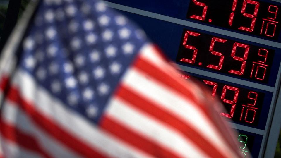 Priserne på brændstof stiger i mange lande, herunder USA, som følge af krigen i Ukraine og de vestlige landes sanktioner mod Rusland. Derfor foreslår præsident Joe Biden at fjerne føderale afgifter på benzin og diesel. (Arkivfoto). <i>Mike Segar/Reuters</i>