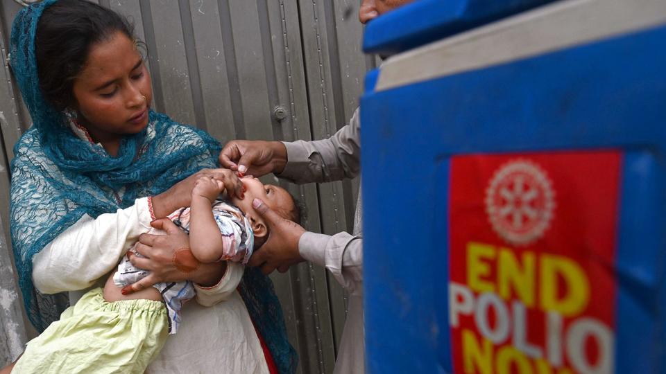 Siden 1988, hvor polio var endemisk i 125 lande, er antallet af smittetilfælde faldet med 99 procent. (Arkivfoto). <i>Arif Ali/Ritzau Scanpix</i>