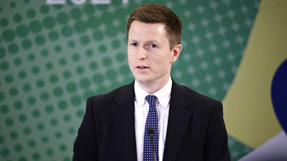 Uddannelses- og forskningsminister Jesper Petersen (S) står torsdag i spidsen for forhandlinger om en ny læreruddannelse. Står det til ham, skal de studerende have mere undervisning og praktik. (Arkivfoto). <i>Philip Davali/Ritzau Scanpix</i>