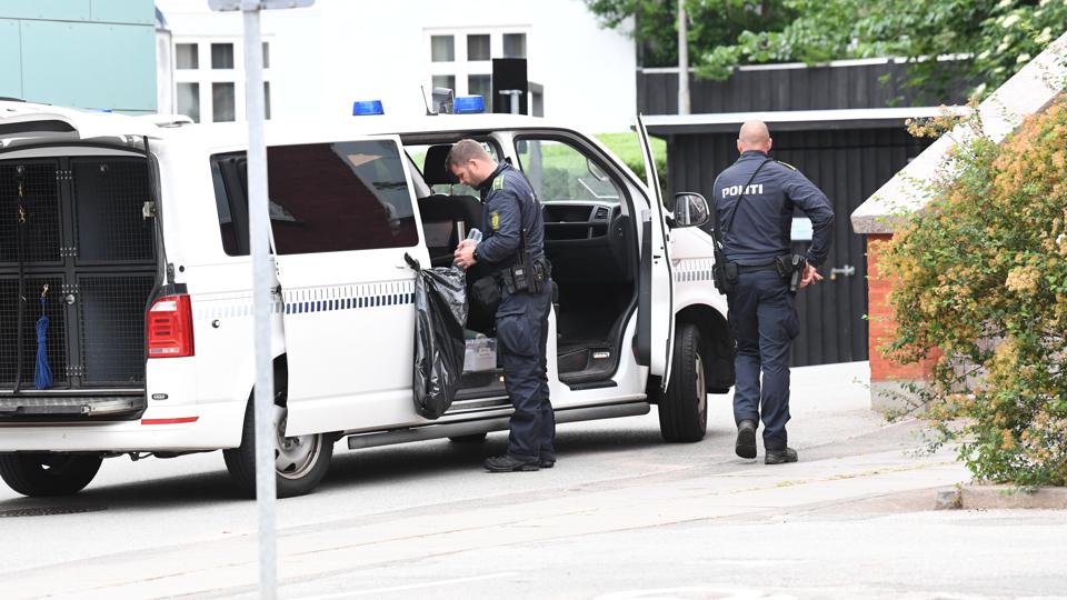 Politiet arbejdede på stedet frem til torsdag eftermiddag, hvorefter vejafspærringerne blev ophævet. <i>Foto: Jan Pedersen</i>