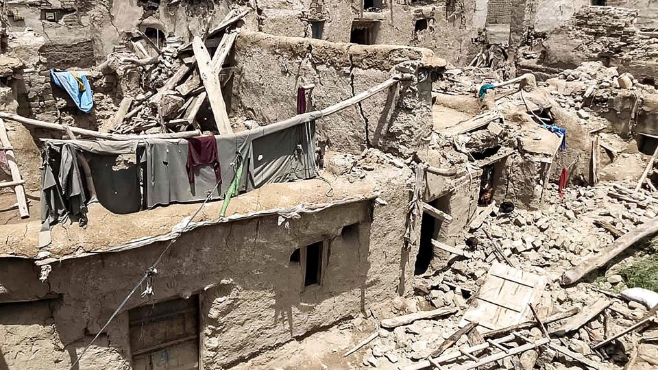 Her ses ødelagte bygninger onsdag i provinsen Paktika, som er det værst ramte område efter jordskælv. <i>-/Ritzau Scanpix</i>