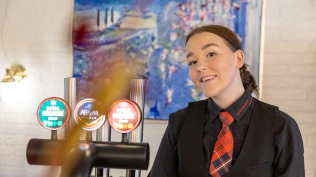 Dronninglund Hotel har pt tre elever på en gang - en receptionist, en kok og en tjener. Dronninglund 23. juni 2022. <i>Foto: Kim Dahl Hansen</i>