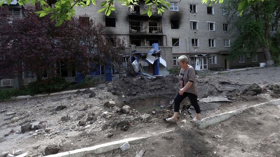 Antallet af ødelagte etageejendomme og sønderskudte huse fortsætter med at vokse i Ukraine, hvor der ikke er nogen nem løsning på konflikten med Rusland. <i>Anatolii Stepanov/Ritzau Scanpix</i>