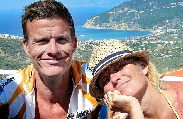 Søren Christensen og Arina Richter elskede at rejse sammen. Og især øen Skopelos i det græske øhav nød de at tage ned til. Det blev til 15 besøg i alt. Privatfoto
