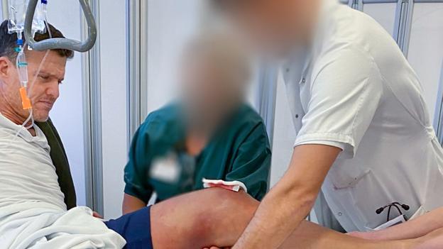 Søren Christensen ekstremt mange smerter, og for lindring lejrede personalet benet. Privatfoto