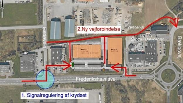 Ind og udkørsel til til de nye butikker kommer til foregå på p-pladsen ved Jem & Fix <i>Kilde: Hjørring Kommune</i>