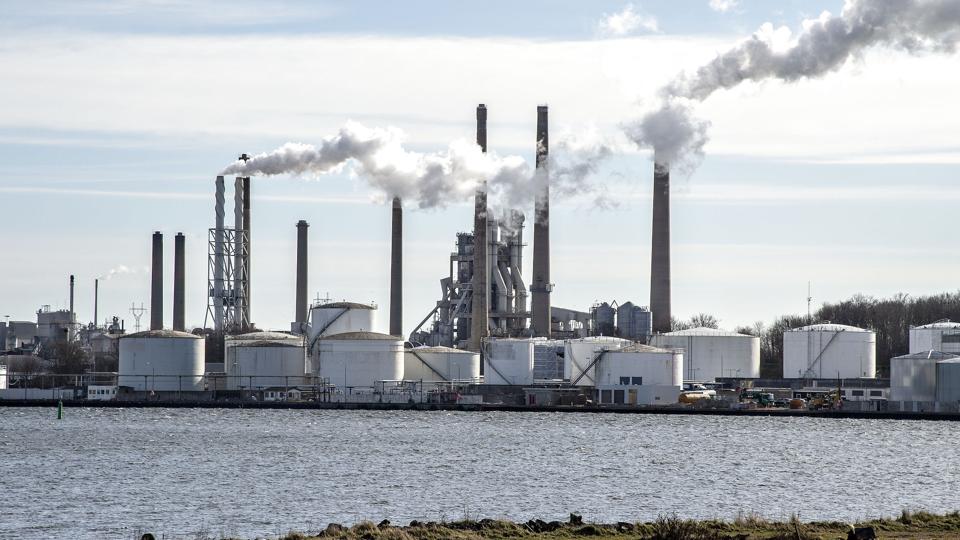 Aalborg Portland mener, at trods en rabat i det nye CO2-afgiftssystem, at det kommer til at hæmme selskabets reduktion af CO2-udledning(Arkivfoto). <i>Henning Bagger/Ritzau Scanpix</i>